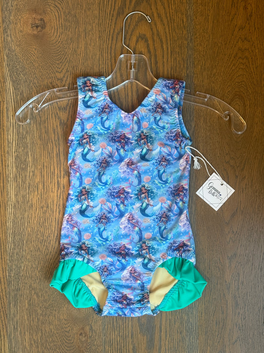 Aster Leo with leg ruffles